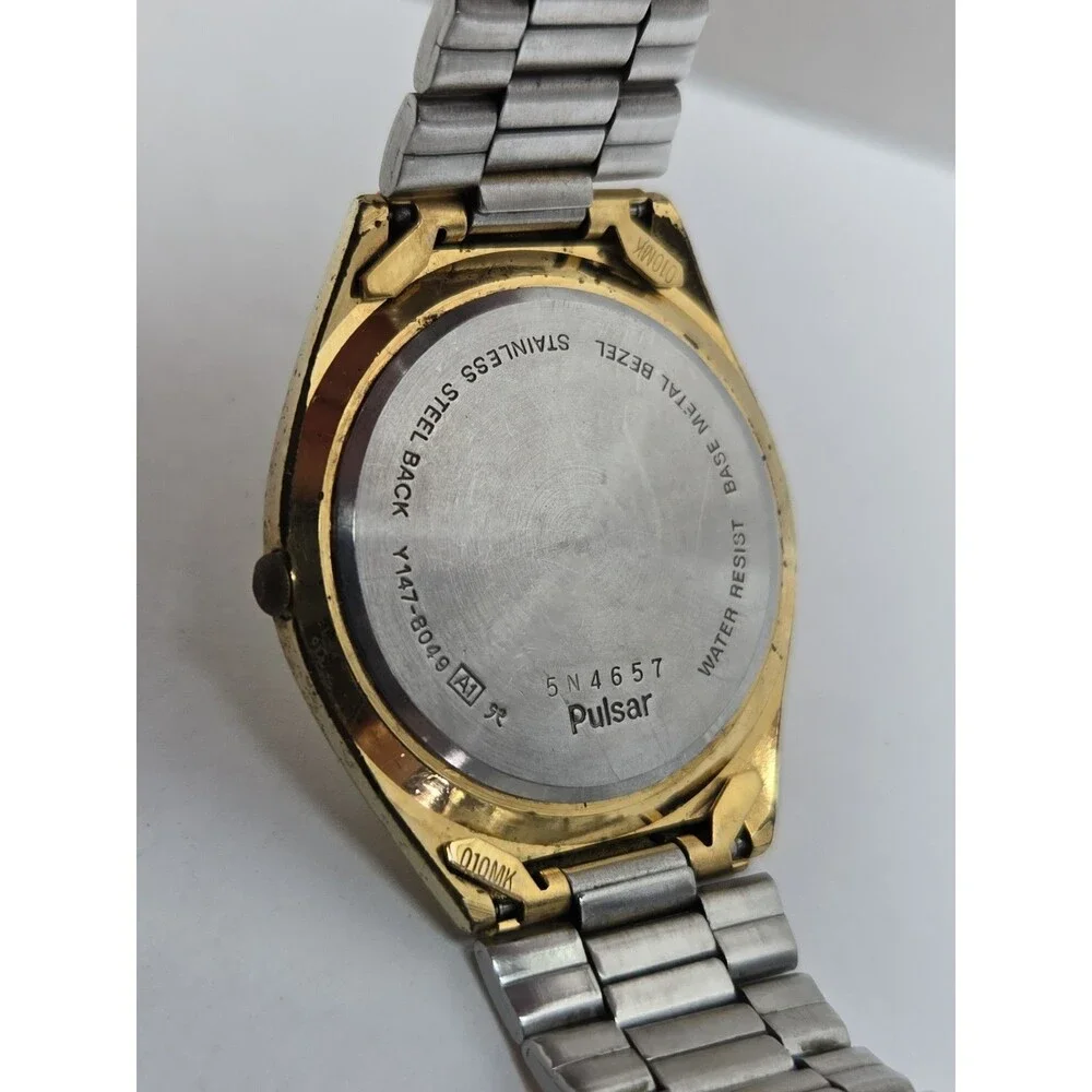 Vintage Pulsar by Seiko Y147 8049 Mens Gold Tone Date Quartz Watch New Battery